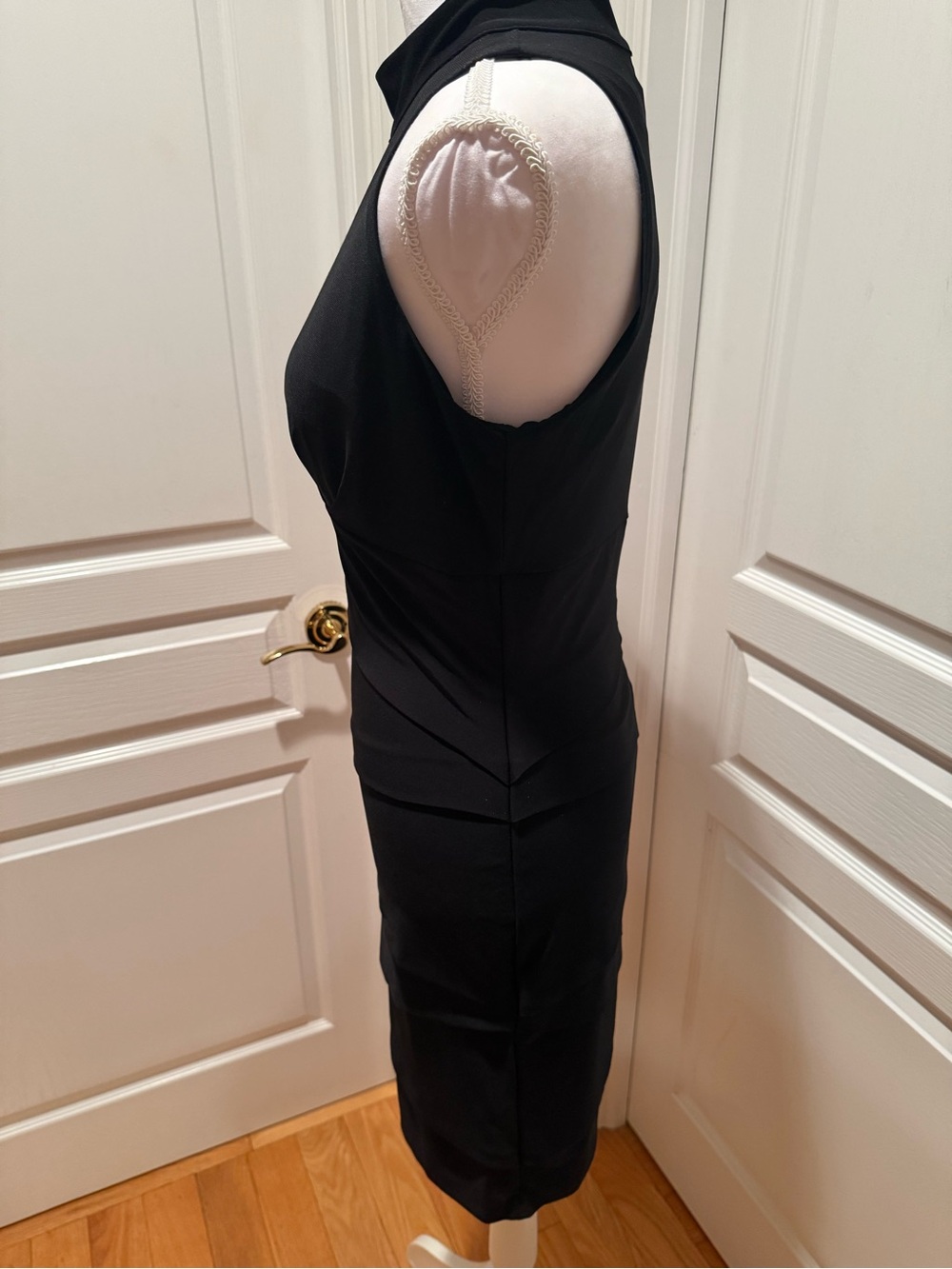 WHBM instantly Slimming Black Sleeveless Mini Dress with Keyhole Neck, Zipper - Picture 8 of 14